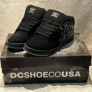 Men's Shoes DC Gaveler Casual Low Top Skate Shoes M 8 Black/Gray Skulls NIB